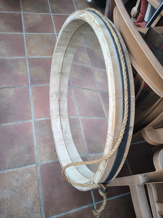 Espejo redondo madera antigua.