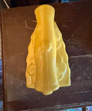 Ferro da stiro vintage giallo in ceramica