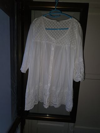 Blusa blanca estilo ibicenco