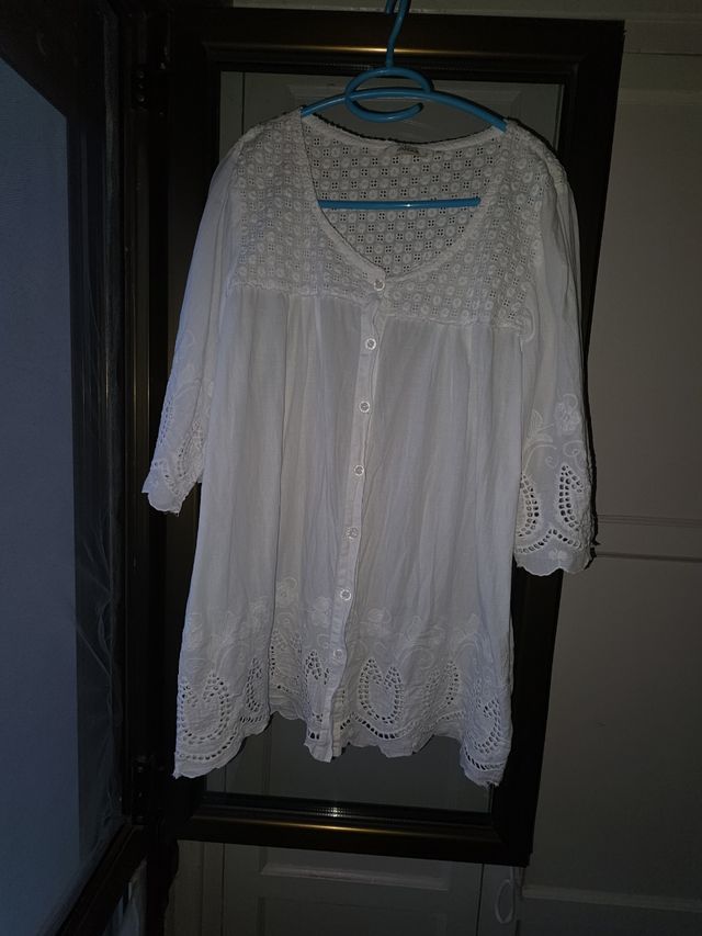 Blusa blanca estilo ibicenco
