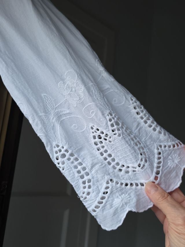 Blusa blanca estilo ibicenco