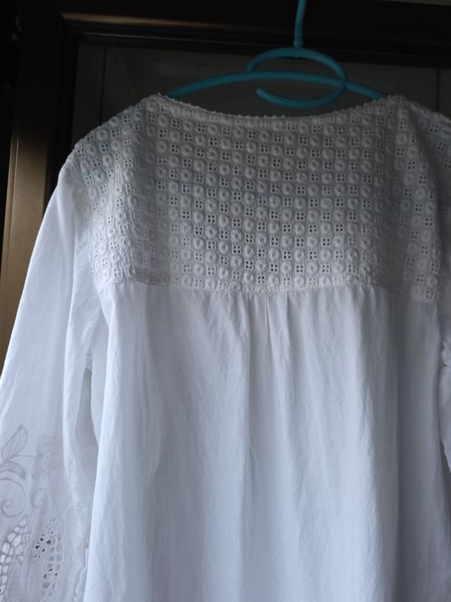 Blusa blanca estilo ibicenco