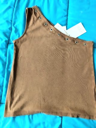 Camiseta asimétrica Zara 