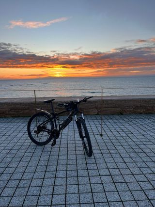 Bicicleta montaña negra-azul