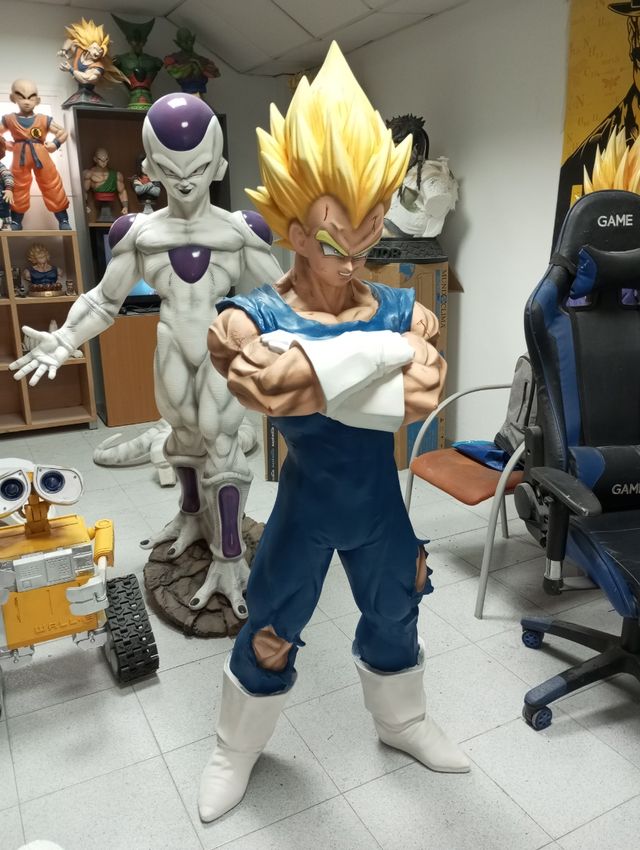 Figura Vegeta Gran Tamaño