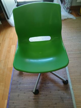 Silla giratoria verde. Venta en persona. No envio