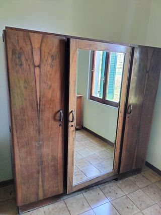 Armadio antico in legno