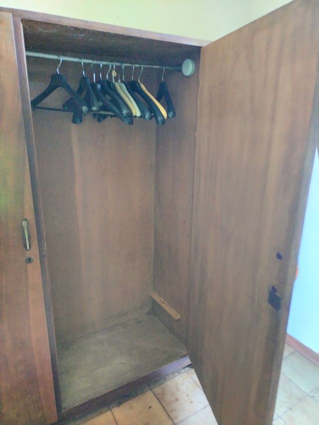 Armadio antico in legno