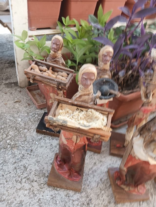 9 Statuette cartapesta venditori ambulanti