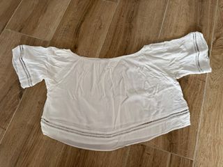 Camiseta blanca hombros descubiertos Pull&Bear 