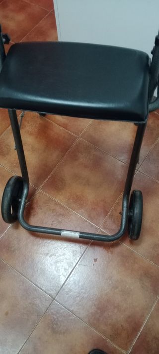 Andador con asiento 