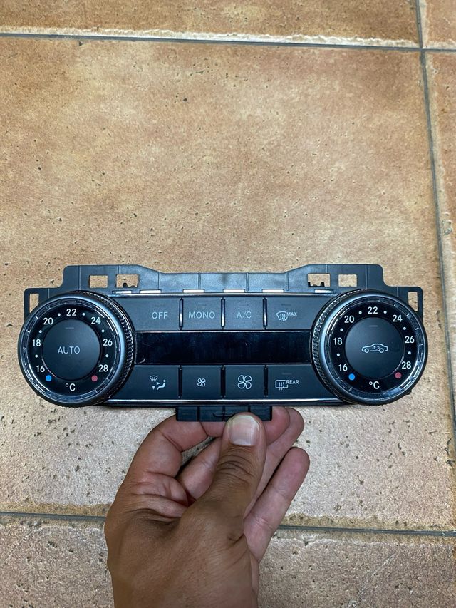 Climatizador Mercedes-Benz Negro