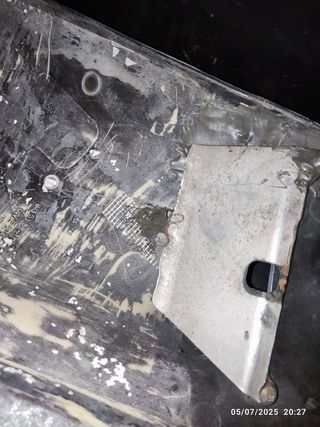 Honda Dominator NX650 - Laterais plásticos