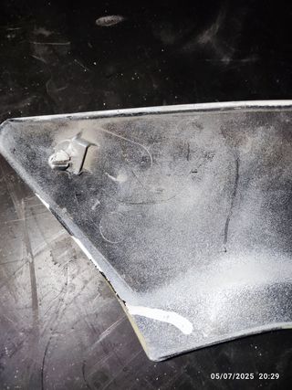 Honda Dominator NX650 - Laterais plásticos