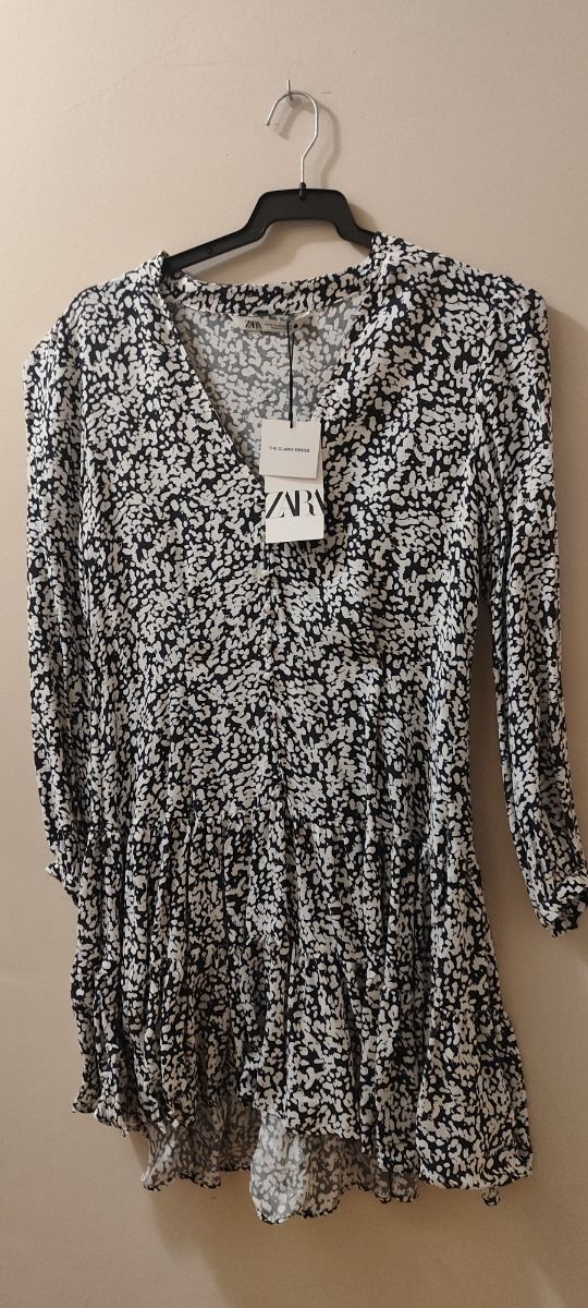 Vestido Zara XS estampado. Ligero y muy cómodo.
