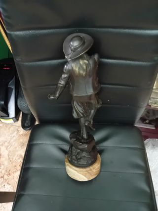 Figura bronce SOHER firmada, nueva