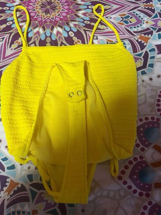 Body Bershka amarillo