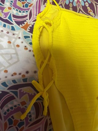 Body Bershka amarillo