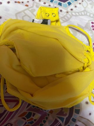 Body Bershka amarillo