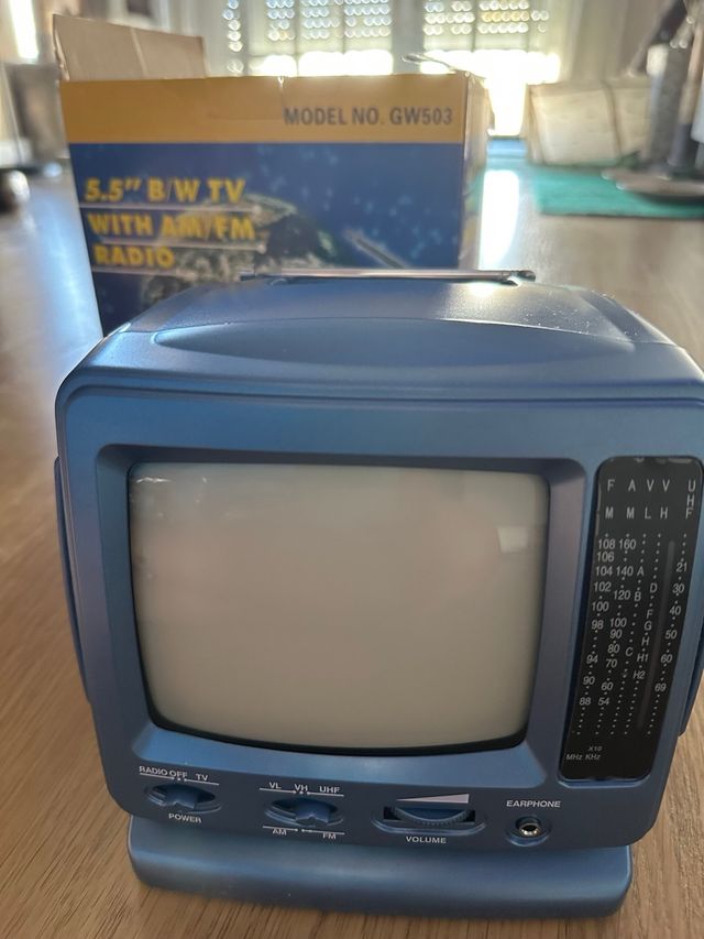 Mini TV Radio Portátil 5.5" - Vintage