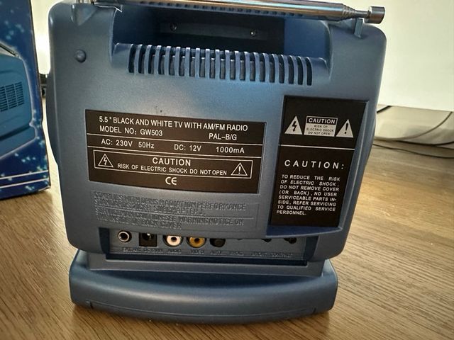 Mini TV Radio Portátil 5.5" - Vintage