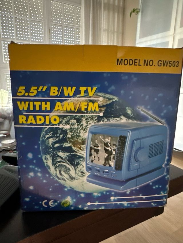 Mini TV Radio Portátil 5.5" - Vintage