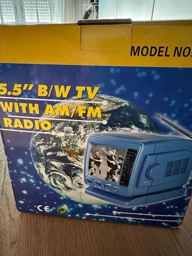 Mini TV Radio Portátil 5.5" - Vintage