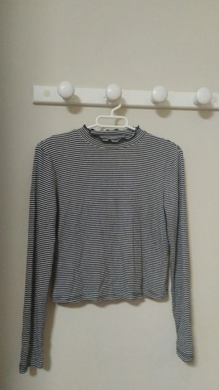 Camiseta rayas blancas y negras
