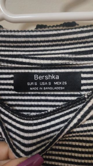 Camiseta rayas blancas y negras
