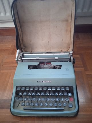 MÁQUINA DE ESCRIBIR OLIVETTI LETTERA 32