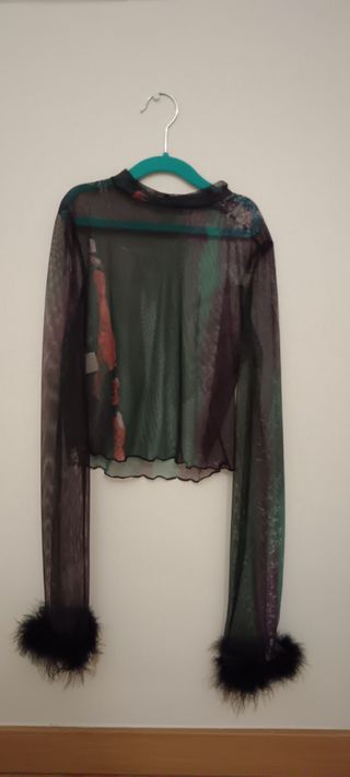 Top transparente multicolor c/plumas