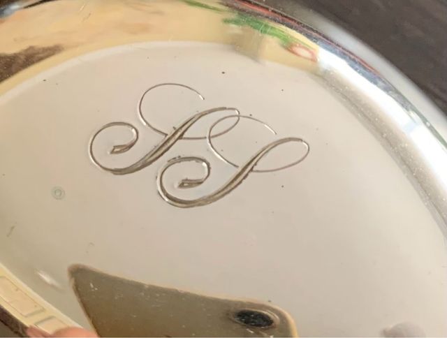 Pastillero plateado ovalado - SS