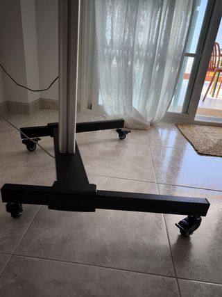 Soporte TV móvil con ruedas