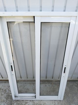 Ventana corredera blanca - 2 hojas