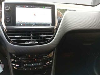 Peugeot 2008 PureTech 110 SANDS Allure 81 kW (110 CV)