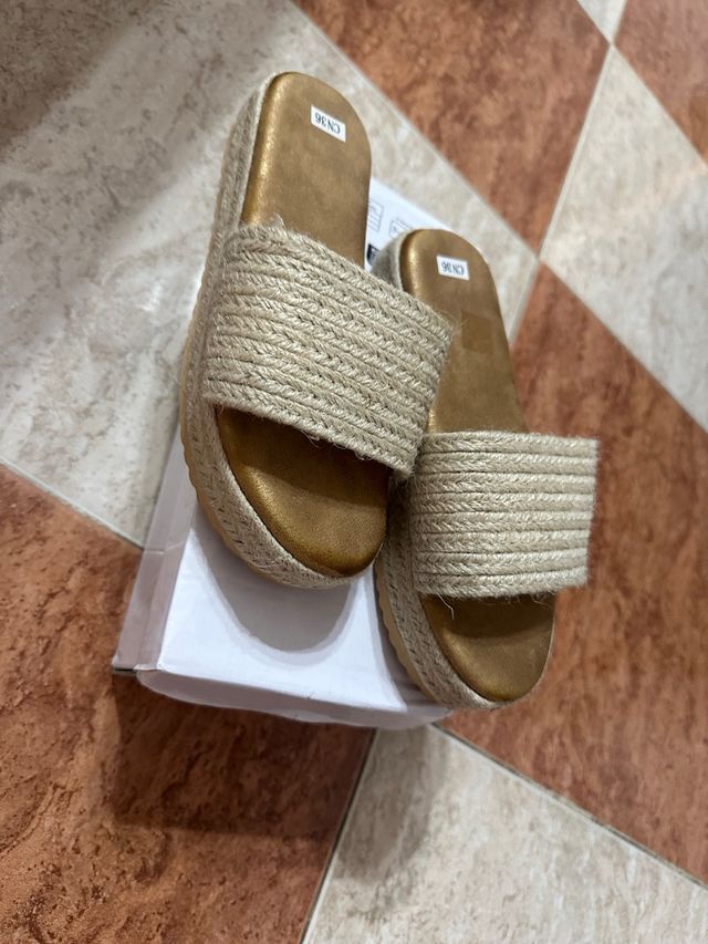 Sandalias plataforma beige y dorado - nº 36