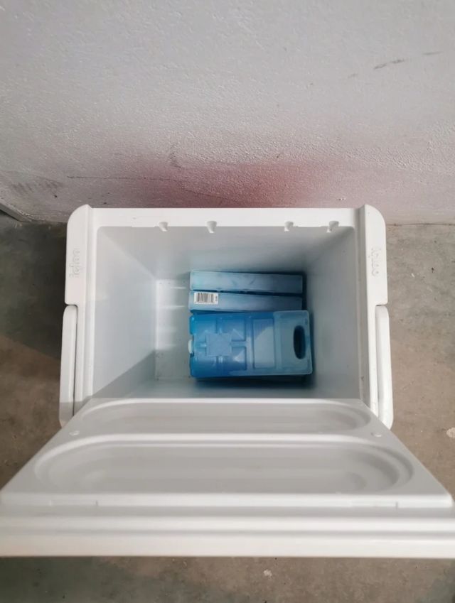 Nevera Igloo más acumuladores Campingaz