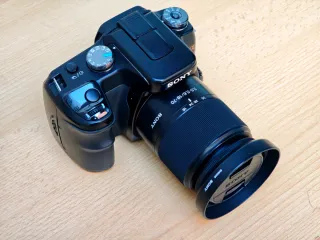 Sony α100 + Objetivo Sony 18/70mm Macro