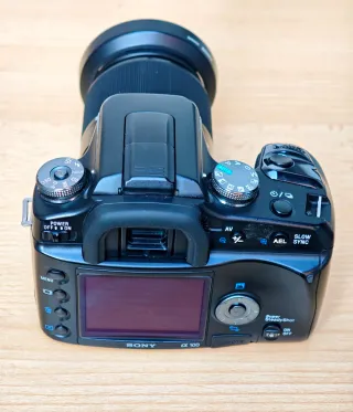 Sony α100 + Objetivo Sony 18/70mm Macro