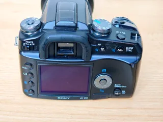 Sony α100 + Objetivo Sony 18/70mm Macro