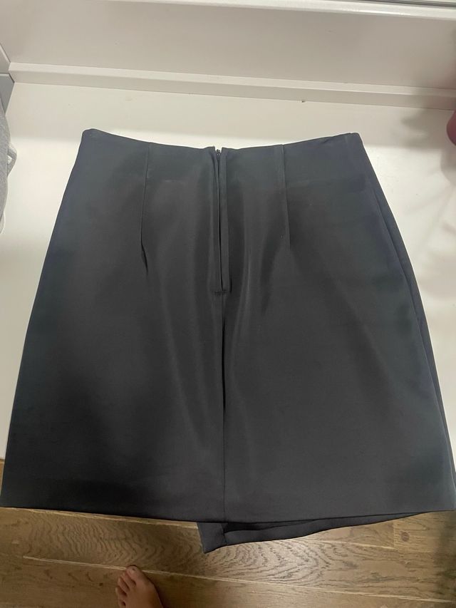 Minifalda de diseño de Raso Mango negra