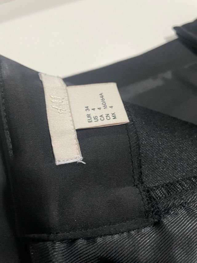 Minifalda de diseño de Raso Mango negra