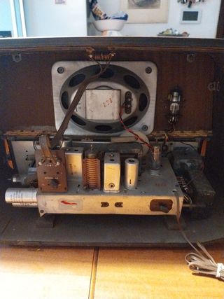 Radio a valvole Magnadyne MD6011