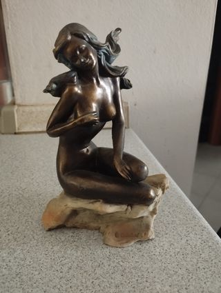 Statua donna Damiani