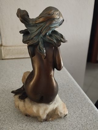 Statua donna Damiani