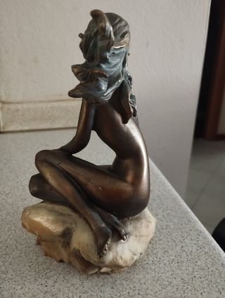 Statua donna Damiani