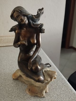 Statua donna Damiani