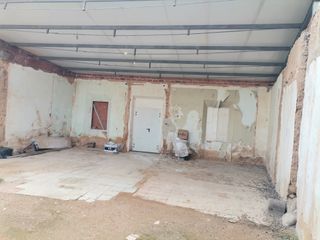 Alquiler porche /cochera grande (2 calles)