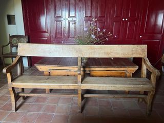 Banco madera antiguo iglesia