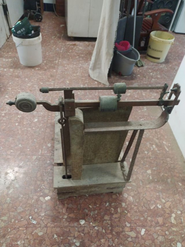 Antigua báscula de palanca